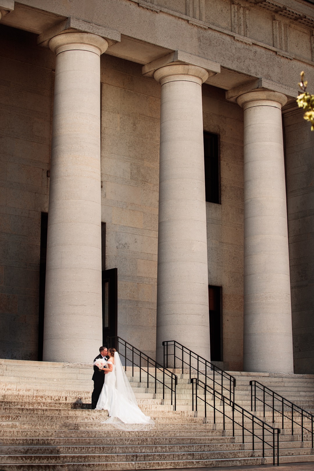 ohio-statehouse-great-gatsby-inspired-wedding-bride-groom