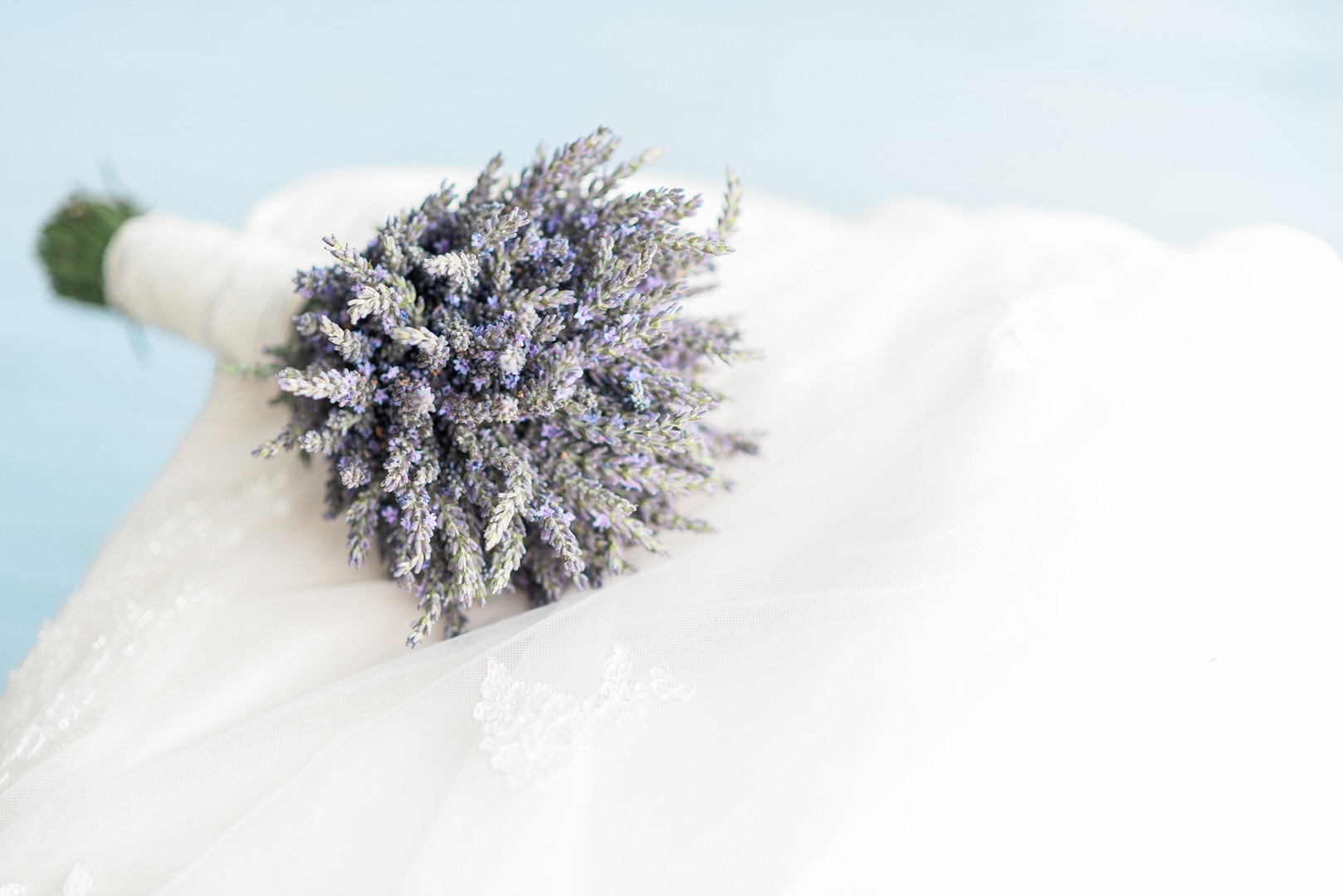 romantic-french-lavender-field-bridal-shoot-lavender