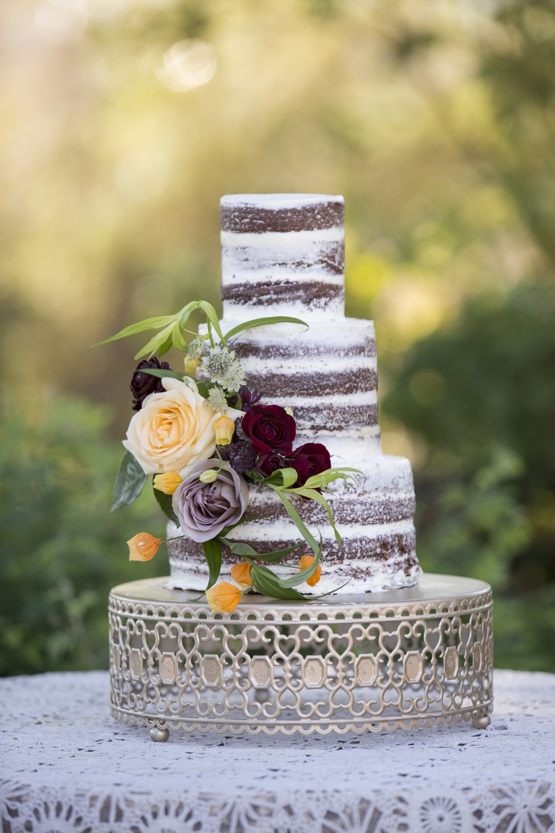 southwest-shakespearean-inspired-bridal-shoot-cake