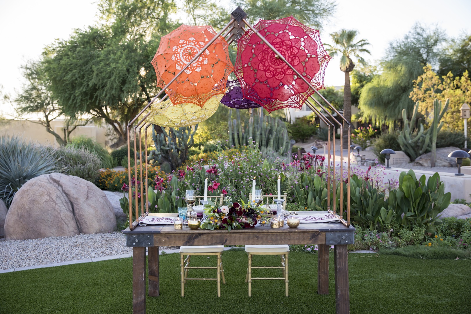 southwest-shakespearean-inspired-bridal-shoot-table