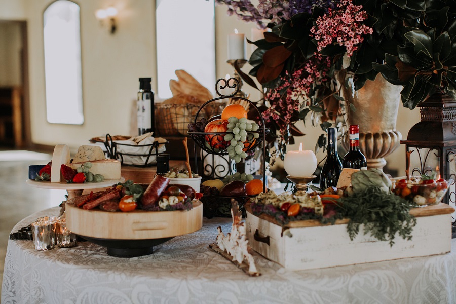 vintage-tuscan-inspired-wedding-shoot-dinner