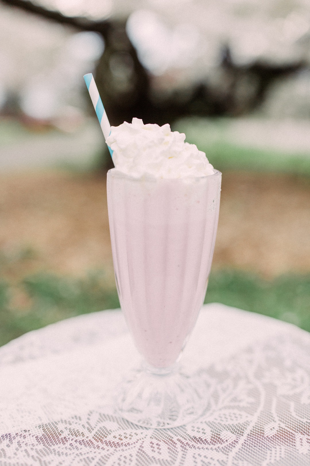 dreamy-1970s-garden-engagement-shoot-milkshakes