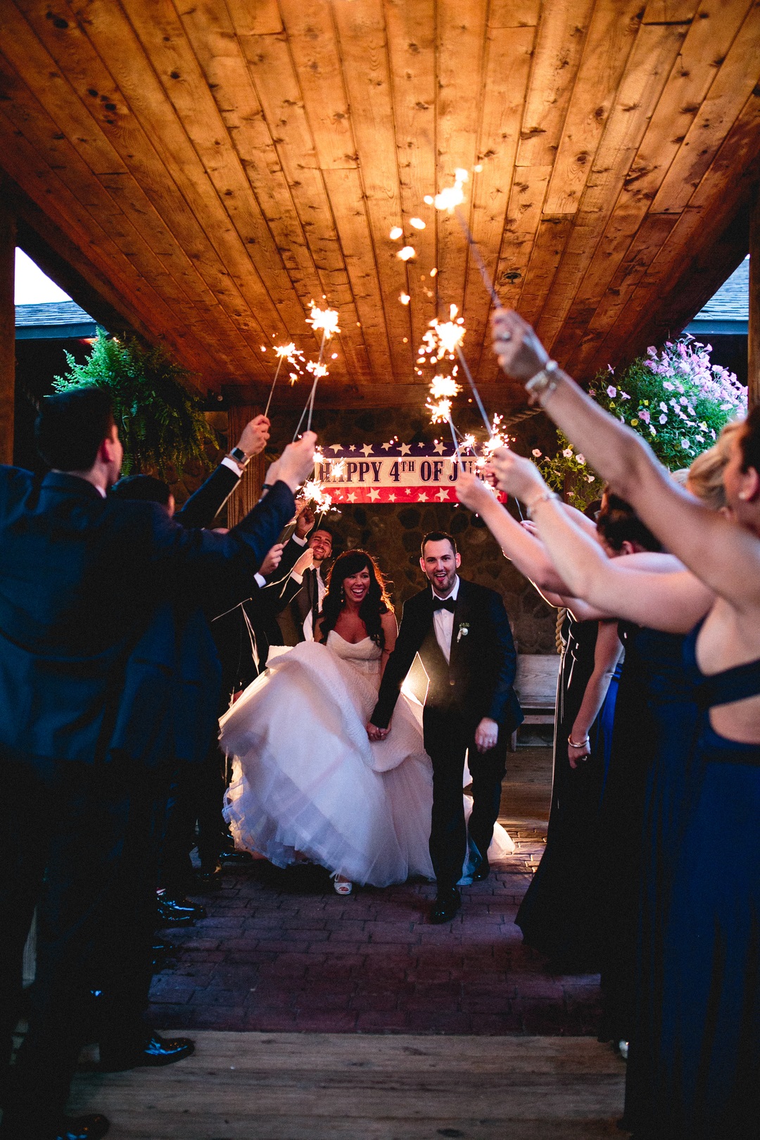 retro-fourth-of-july-wedding-sparklers