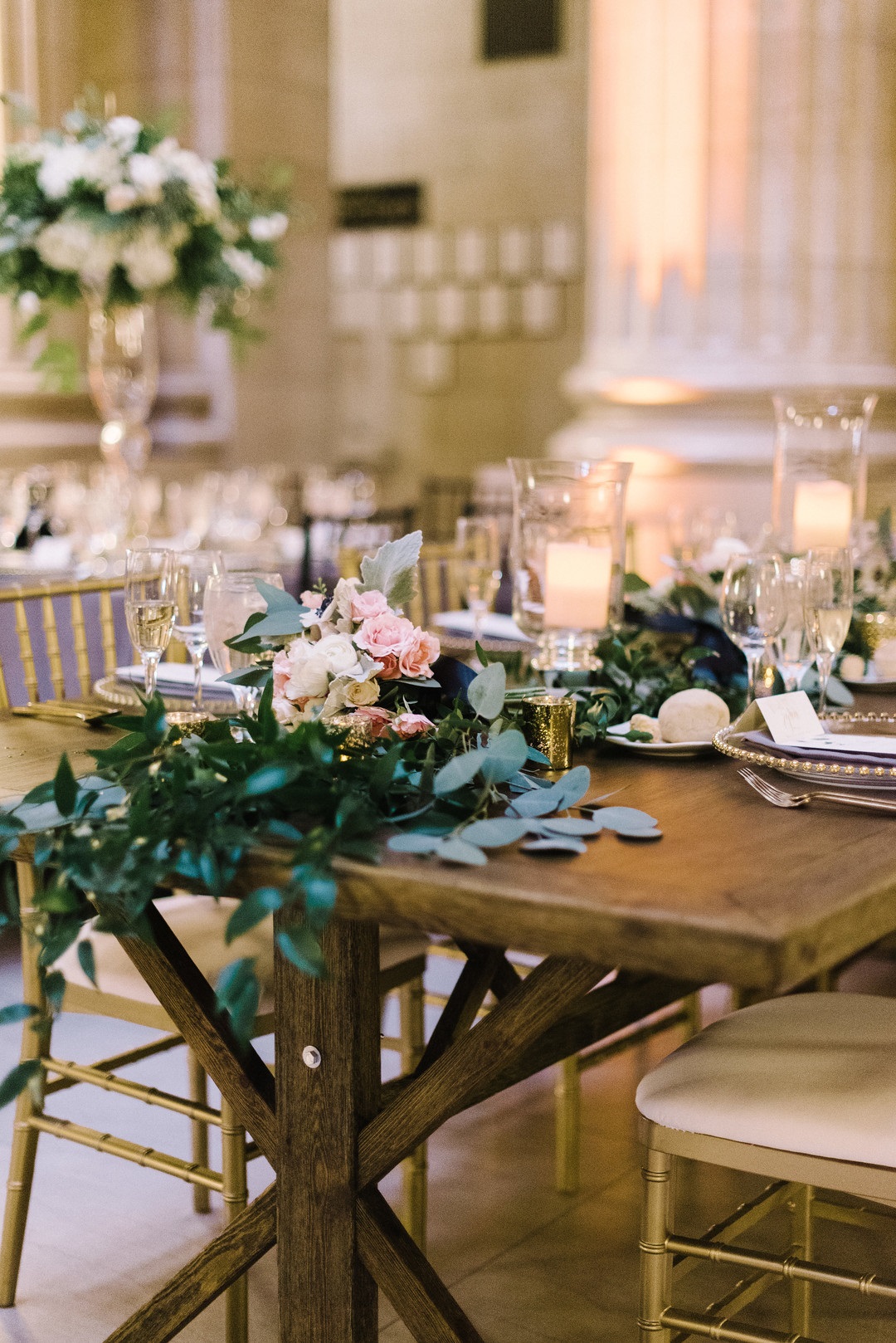 romantic-floral-filled-wedding-at-city-hall-table
