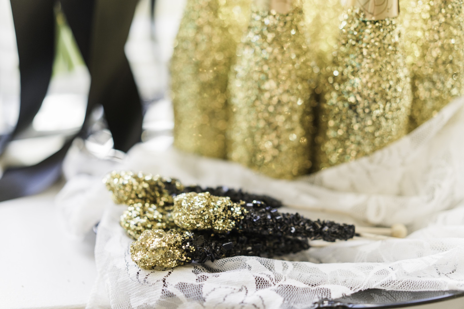 ultimate-glam-vintage-wedding-champagne