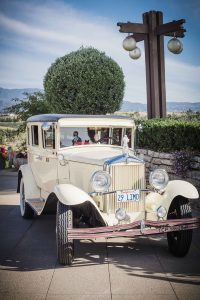 Roaring-20's-formal-vineyard-wedding-vintage-car