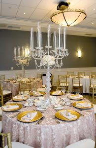 romantic-great-gatsby-inspired-wedding-centerpieces
