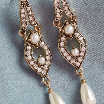 amplify-extravagance-earrings-gold-antiqued