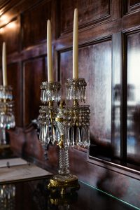 romantic-milwaukee-wedding-in-a-historical-mansion-candle