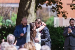 romantic-milwaukee-wedding-in-a-historical-mansion-first-kiss
