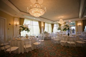 ultra-glam-great-gatsby-wedding-decor